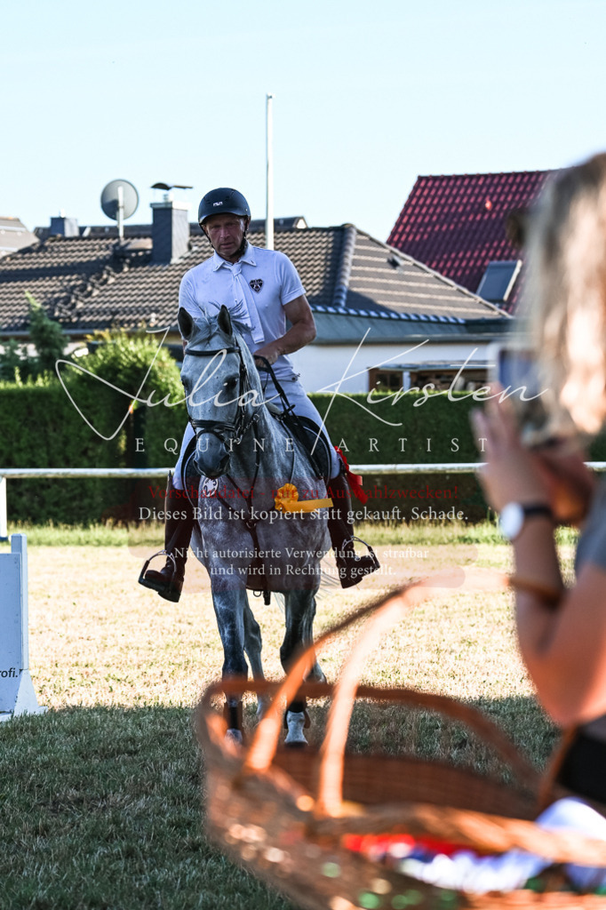 DSC_3203 | Pferde- und Turnierfotografie in Westsachsen. Pferdeportraits, Auftragszeichnungen und intuitive Kunst.