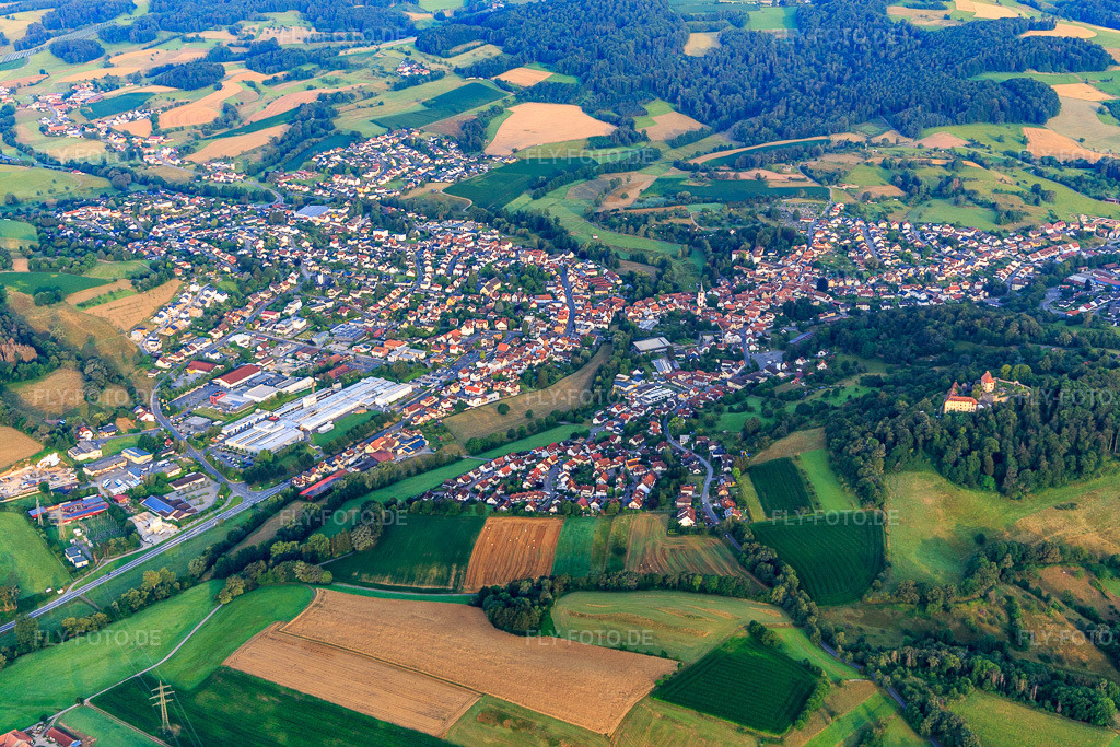 Luftbild: Ortsansicht von Nordosten in Reichelsheim im Bundesland Hessen in Deutschland. Foto: IMG_142686.jpg vom 19.07.2024 durch Werner Riehm/FLY-FOTO.de