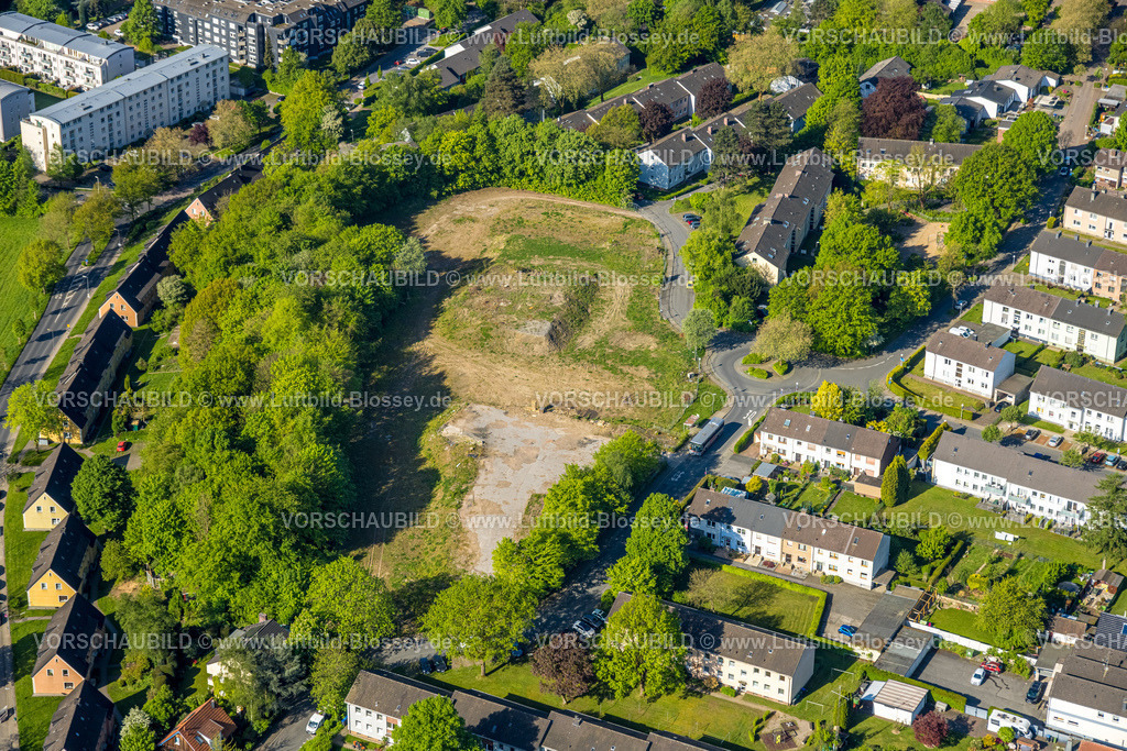 Herdecke240503042 | Luftbild, Baustelle mit Abriss Schulen, geplanter Wohnungsneubau zwischen Westender Weg und Am Berge, Westende, Herdecke, Ruhrgebiet, Nordrhein-Westfalen, Deutschland