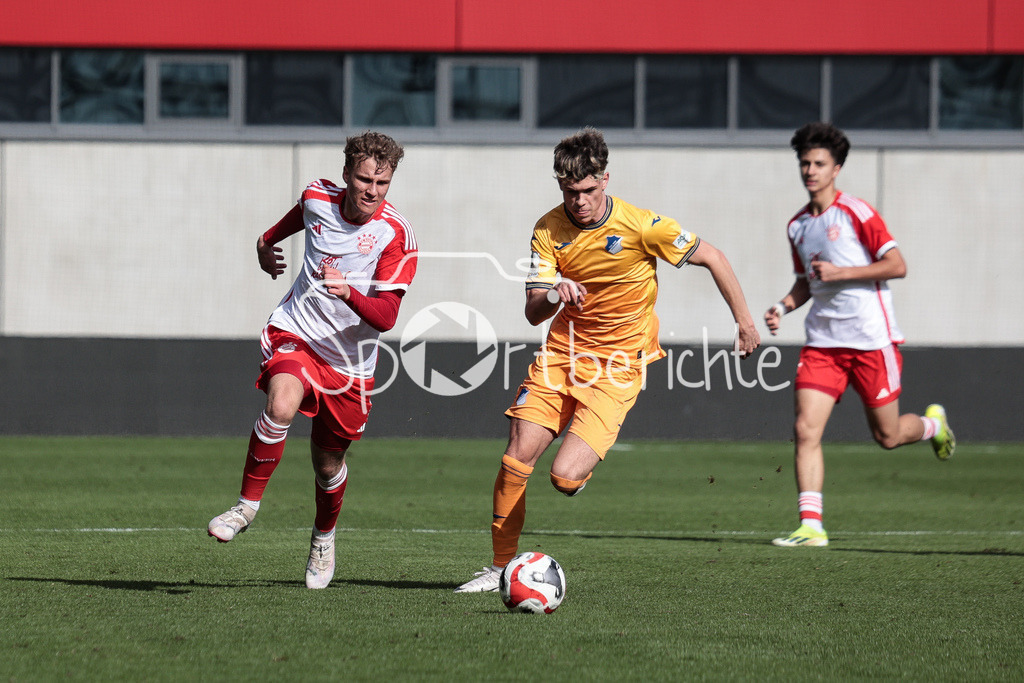 FC Bayern München U19 - TSG 1899 Hoffenheim U19 | Kurt RUEGER (FCB #6) im Duell mit Luca ERLEIN (TSG #4) / Zweikampf
