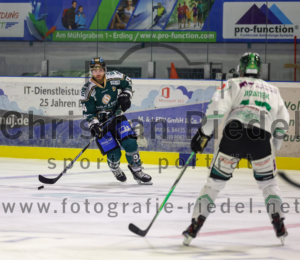 2025-09-21_109_TSV_Erding_gegen_Hoechstadter_Alligators | Erding, Deutschland, 21.09.2025:Eishockey, Oberliga Süd 2025 / 2026, 2. Spieltag, TSV Erding gegen Höchstadter Alligators, Endergebnis: 3:4Foto: Christian Riedel / fotografie-riedel.net