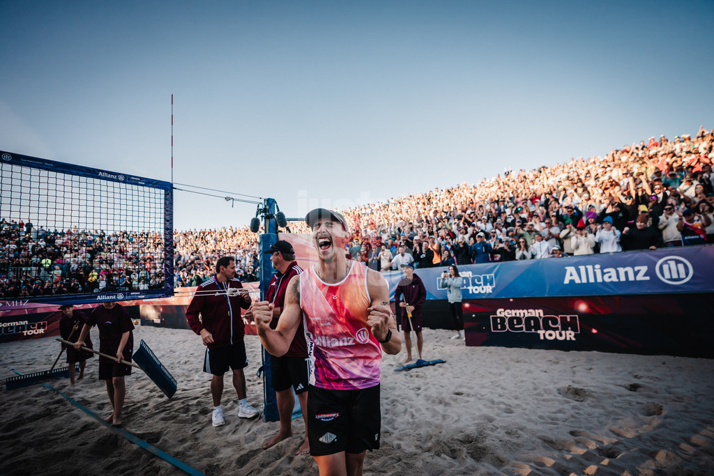 Beachvolleyball | Männer | Finale | Deutsche Meisterschaften 2025 Timmendorfer Strand | 07.09.2025 | Lukas Pfretzschner jubelt nach dem Sieg im Finale der Deutschen Meisterschaft