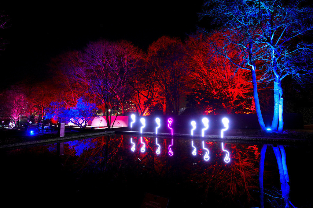 Parkleuchten_GrugaEssen24_07 | Bildergalerie von Sport-Ereignissen aber auch von weiteren spannenden Dingen - nicht nur vom Niederrhein. In Anlehnung an den bekannten Spruch von Hanns Dieter Hüsch heißt das Motto: "Niederrhein ist überall".  - Realisiert mit Pictrs.com