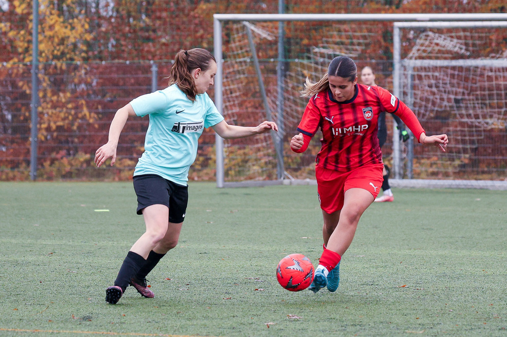 FCHWAS_251102_2943 | 1.FC Heidenheim 1846 II vs. SGM DJK-SV Wasseralfingen/Neuler, Fußball, Frauen, Bezirksliga, 2025/2026, 8. Spieltag, 02.11.2025 in Mergelstetten (Foto: Michael Bulling) - Realisiert mit Pictrs.com
