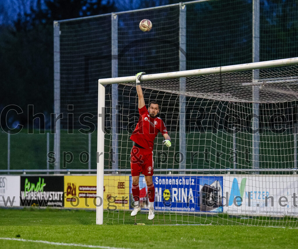 2024-04-05_078_FC_Schwaig_gegen_SV_Pullach | Oberding, Deutschland, 05.04.2024:
Fußball, Landesliga Südost 2023 / 2024, 28. Spieltag, FC Schwaig gegen SV Pullach, Endergebnis: 2:0

Torwart Leopold Bayerschmidt (SV Pullach, #25)

Foto: Christian Riedel / fotografie-riedel.net