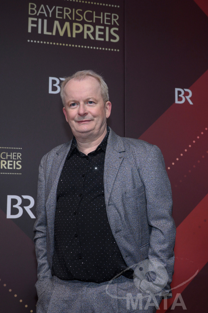 _DWI4732 | Rüdiger Bach bei der Verleihung des 47. Bayerischen Filmpreises 2026  im Prinzregententheater. München, Deutschland. Der Bayerische Filmpreis wird seit 1979 von der Bayerischen Staatsregierung verliehen, um die Bedeutung des Kinofilms als Kulturgut herauszustellen - Realisiert mit Pictrs.com
