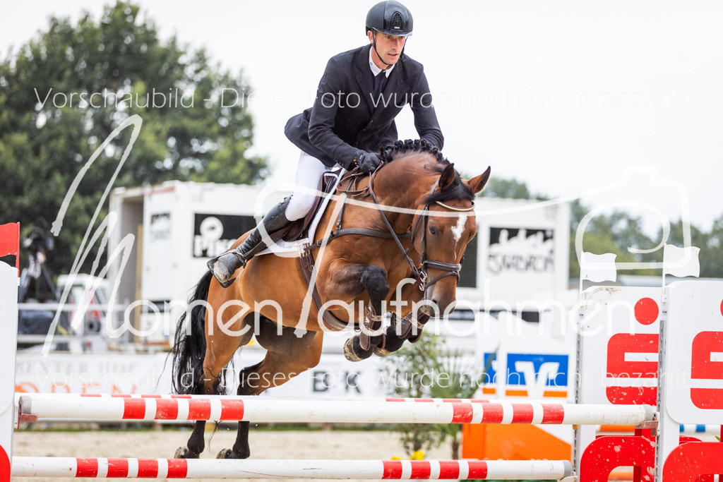 BHO-2PhSpr-M-332 | MomenTaufnahmen Pferdesportfotos