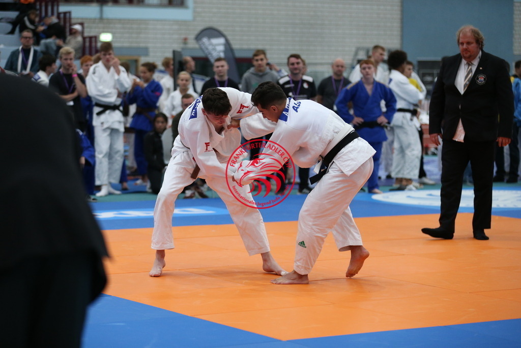 AT3Y0872 | Fotos vom Adler Cup - Pictures from Adler Cup

Hier findet Ihr alle Eindrücke und großen Momente der Adler Cup Wochenenden. Here you will find all impressions and great moments of the Adler Cup weekends. - Realisiert mit Pictrs.com