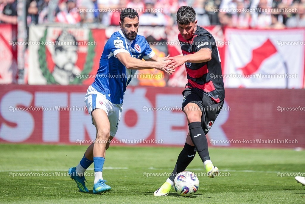 xsef26042601017 | 26.04.2026, xsefx, Fußball, 3.Liga, FC Viktoria Köln - Energie Cottbus, 35. Spieltag, Sportpark Höhenberg, Saison 2025 2026: Taylan Duman (FC Viktoria Koeln, 4)   im Zweikampf gegen Tolcay Cigerci (10 FCE) Simon Straudl (Energie Cottbus, 44)   DFB regulations prohibit any use of photographs as image sequences and or quasi-video. Photo: xSabinexEffgenxPressefotoKochx
