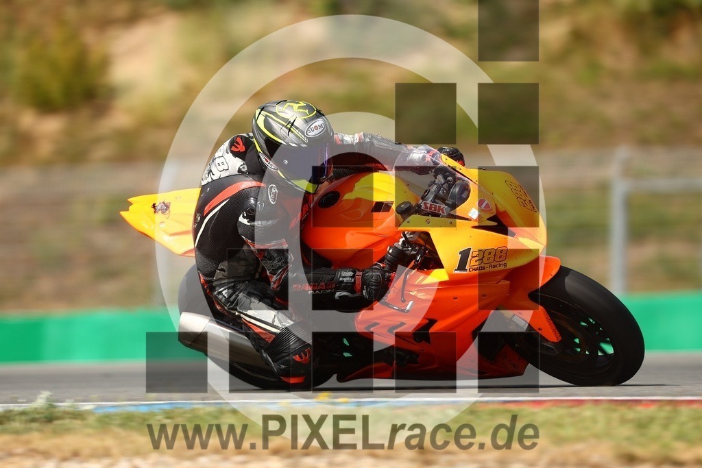 1288-20260828_02755 | Schöne Erinnerungen an spannende Momente - das festzuhalten ist unser Job. PIXELrace.de ist seit 2003 auf den Rennstrecken Europas unterwegs um die Action draußen beim Fahren und die wunderbare Stimmung imm Fahrerlager für euch einzufangen.
