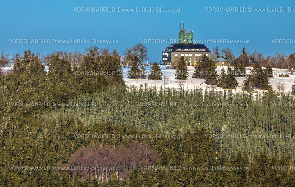 Winterberg230205640KahlerAsten | Luftbild, Kahler Asten Berghotel und Astenturm vor blauem Himmel, Winterberg, Sauerland, Nordrhein-Westfalen, Deutschland