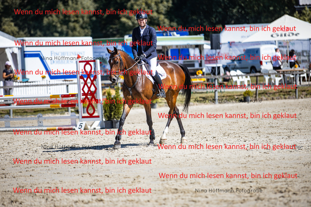 BK1A5571 | Turnierbilder Turnierfotos Nina Hüffmann Turnierfotografie Pferdefotografie Tierzeichnung Haustierzeichnung Pferdezeichnung Hundezeichnung Videograf  - Realisiert mit Pictrs.com