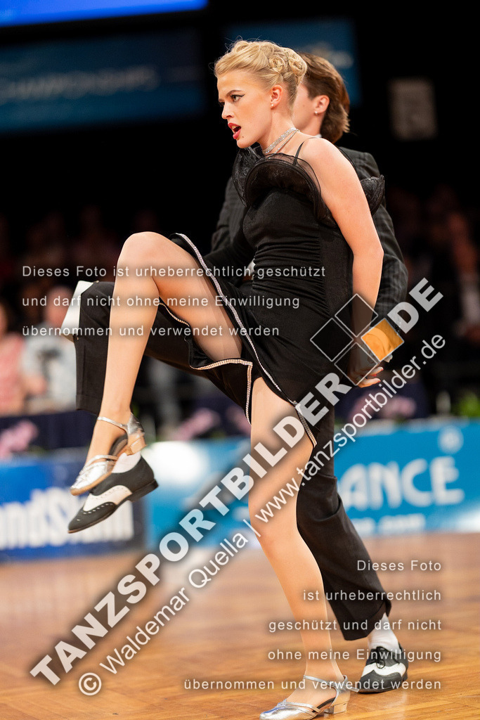 20230812-14153 | Hier finden Sie Tanz Bilder vom Latein und Standard Formationen tanzen. Sportbilder vom Tanzsport. Schöne Fotos und von Weltmeisterschaft, Europameisterschaft, Bundesliga, Regionalliga, Oberliga und Landesliga sowie von GOC Stuttgart, DanceComp, WM Bremen
