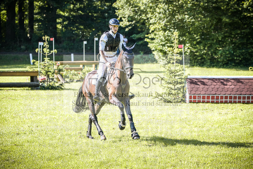 DOS_7825 | Entdecke hochwertige Reitturnierfotos von Foto Oger. Professionell, emotional und authentisch – jetzt Lieblingsmomente im Shop bestellen. - Realisiert mit Pictrs.com