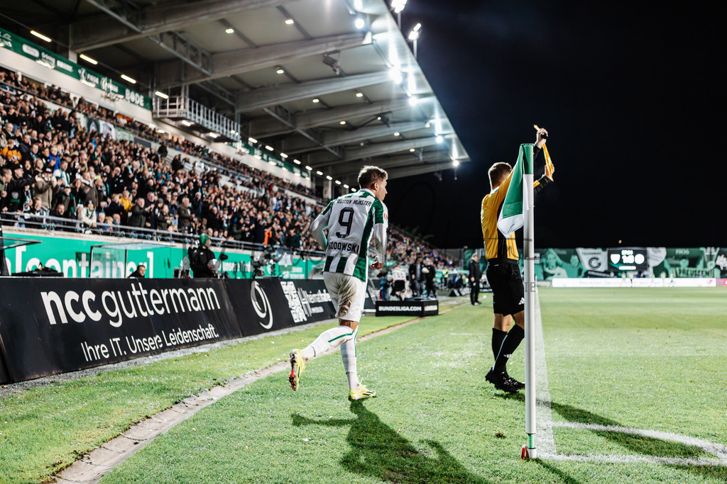 2. Bundesliga, Saison 2024/25, 7. Spieltag: SC Preußen Münster - FC Schalke 04 | Münster, 28.09.2024: 2. Bundesliga, 7. Spieltag, SC Preußen Münster gegen FC Schalke 04 im LVM-Preußenstadion in Münster. Foto: sportfotografie.ms | Markus Paletta - Realisiert mit Pictrs.com