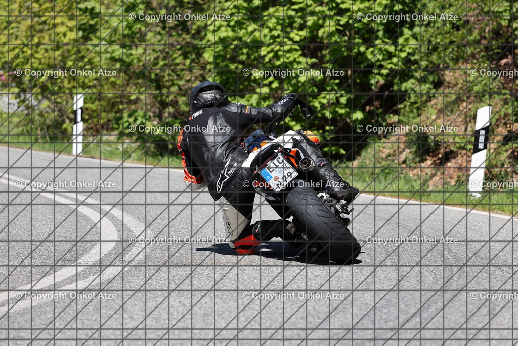 IMG_9621 | Fotograf am Kyffhäuser. Onkel Atze. Kyffhäuser Rennstrecke. Café36. Motorsportfotografie. - Realisiert mit Pictrs.com