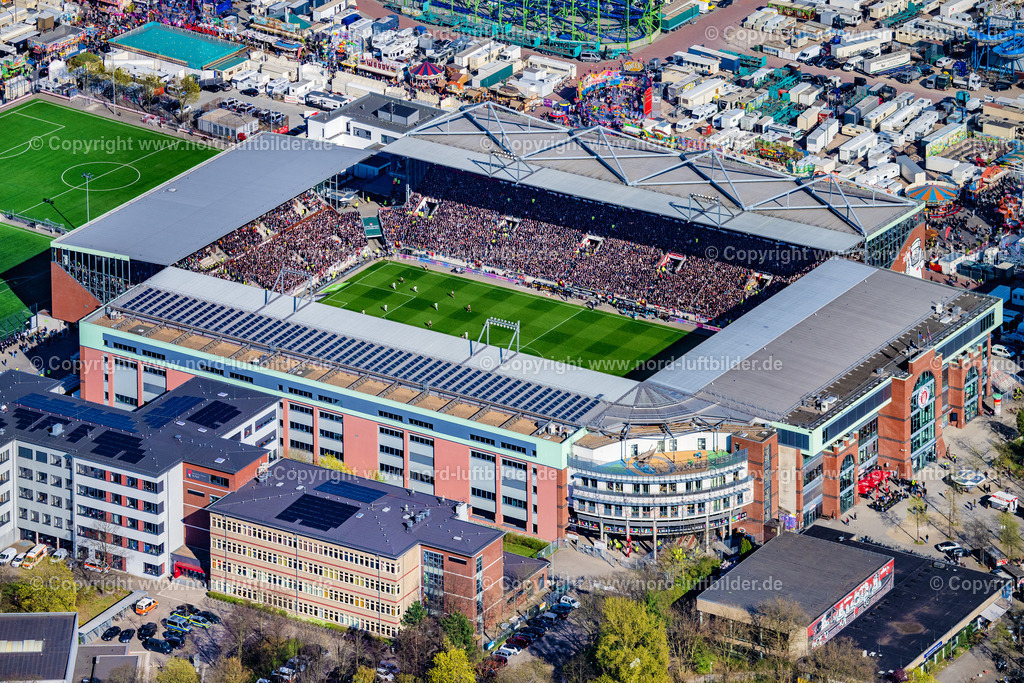 Hamburg_Millerntor_Stadion_St_Pauli_Gegen_Mönchengladbach_ELS_2905060525 | HAMBURG 06.04.2025 Sportstätten-Gelände der Arena des Stadion " Millerntor-Stadion " am Harald-Stender-Platz im Ortsteil Sankt Pauli in Hamburg, Deutschland. Weiterführende Informationen bei: Fußball-Club St. Pauli v. 1910 e.V.,  Professor Pfeifer und Partner Ingenieurbüro für Tragwerksplanung GmbH,  SHA Scheffler Helbich Architekten GmbH. // Sports facility grounds of the arena of the stadium "Millerntor- Stadion" in am Heiligengeistfeld in the St. Pauli district in Hamburg, Germany. Further information at: Fussball-Club St. Pauli v. 1910 e.V.,  Professor Pfeifer und Partner Ingenieurbuero fuer Tragwerksplanung GmbH,  SHA Scheffler Helbich Architekten GmbH. Foto: Martin Elsen