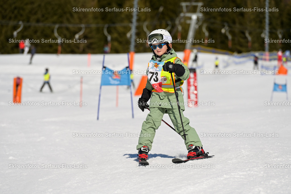 SRF_27.02.2026_173 | Skirennfotos,Serfaus,Fiss,Ladis,Kinderskirennen,Winter,Tirol,Oberland,skirace,SFL,feelfree,weil wir's genießen,ski,Ski,skifahren,Sonnenplateau, - Realisiert mit Pictrs.com