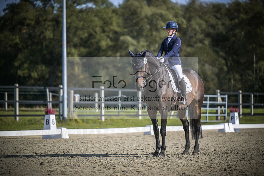 DOS_2615 | Entdecke hochwertige Reitturnierfotos von Foto Oger. Professionell, emotional und authentisch – jetzt Lieblingsmomente im Shop bestellen.Deutschlandweite Turnierfotografie. - Realisiert mit Pictrs.com