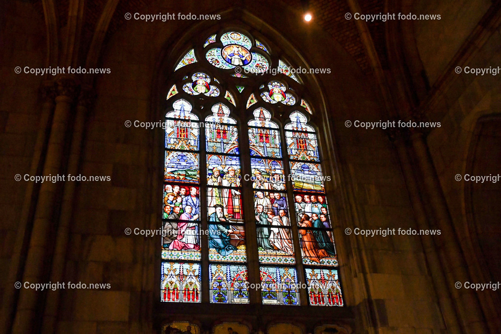 Domplatz Linz_ Mariendom_ Neuer Dom_ 07.02.2023-1 | 07.02.2023, Domplatz Linz, AUT, Mariendom, Neuer Dom, im Bild Domfenster zum Dombau