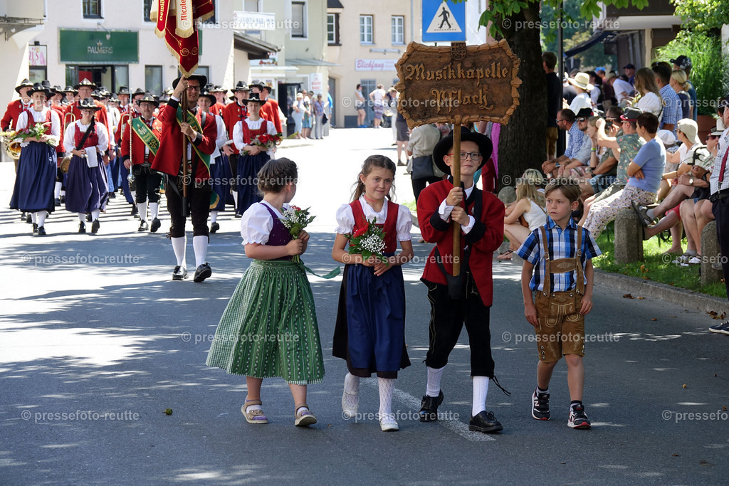news-2022-Juli17-Musikumzug-Reutte-DSD03135-Pflach | Info aus dem Bezirk Reutte/Ausserfern Tirol sowie eine umfangreiche Bilddatenbank über die gesamte Region: Lechtal, Talkessel Reutte, Tannheimertal, Zwischentoren. Lech, Plansee, Zugspitze, Grenztunnel, B179, Fernpassstraße, Verkehr, Lawinen, Tradition, - Realisiert mit Pictrs.com
