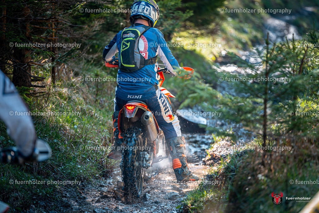 fuernholzer_250501-C2-72 | Fotografische Impressionen von der Red Stag Enduro Extreme by fuernholzer-photography.com. Endurosport in Österreich fotografisch festgehalten von fuernholzer. Auftragsfotografie für Private, Gewerbefotos und Industriefotografie. Eventfotografie, Sportfotografie und Motorsportfotografie. Anbieter von Fotoworkshops, Fototraining, fotografischen Vorträgen und Fotoseminaren.