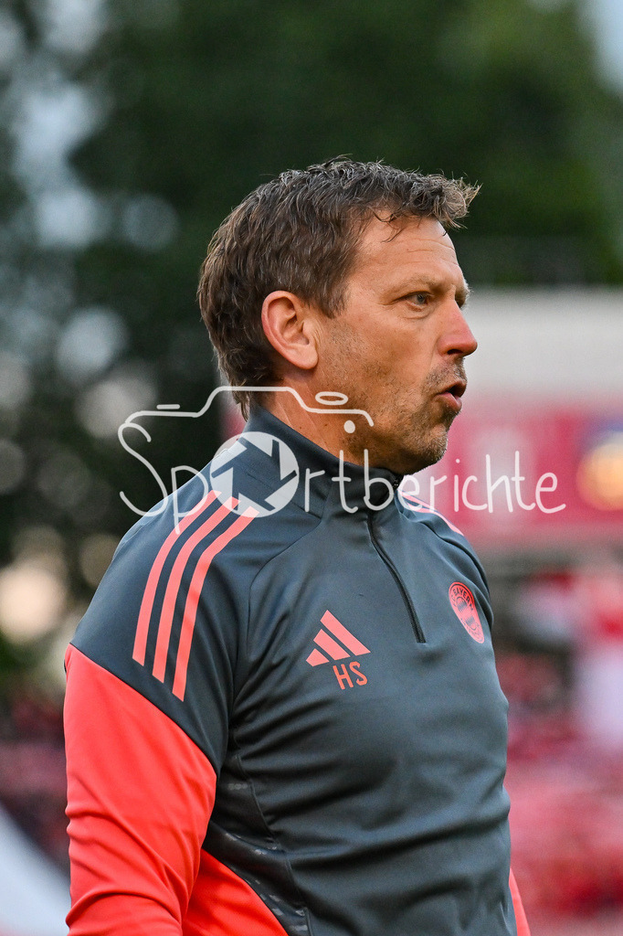 FC Augsburg II - FC Bayern Amateure | im Bild Holger SEITZ Cheftrainer FC Bayern München II / Einzelfoto / Freisteller / Regionalliga Bayern: FC Augsburg II - FC Bayern Muenchen II, Rosenaustadion am 25.07.2025