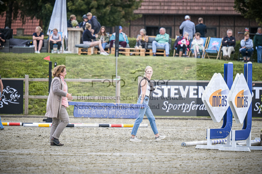 DOS_0044 | Entdecke hochwertige Reitturnierfotos von Foto Oger. Professionell, emotional und authentisch – jetzt Lieblingsmomente im Shop bestellen.Deutschlandweite Turnierfotografie. - Realisiert mit Pictrs.com