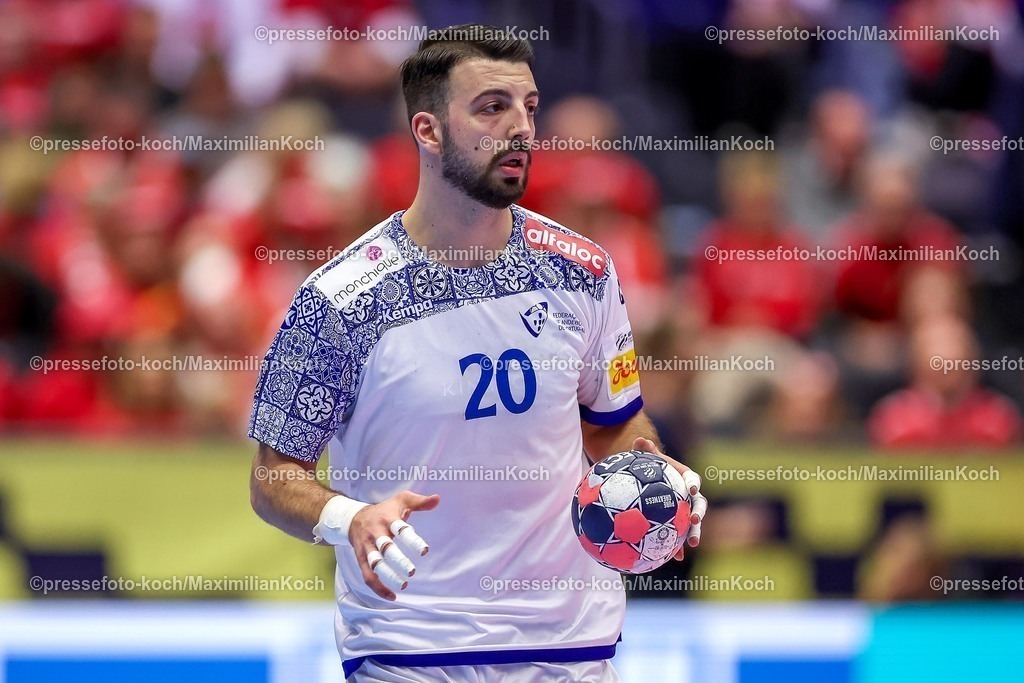 EHF24012601110 | 24.01.2026, Handball, Men's EHF EURO 2026, Frankreich - Portugal, Jyske Bank Boxen in Herning, Dänemark, Main Round:  Miguel Jose Soares Neves (Portugal #20) enttäuscht Enttäuschung 