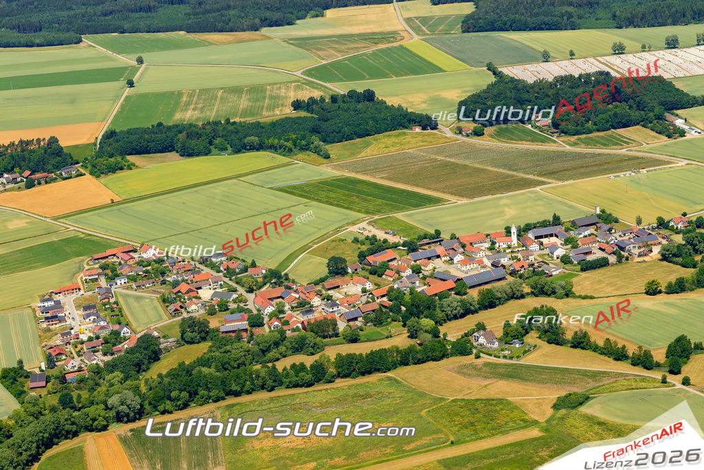 Das Luftbild zeigt : Greißing Geiselhöring - Die Luftaufnahme wurde 2023 vom UL-Flugzeug aus erstellt ( keine Drohne ) - Hochauflösende Luftaufnahme - Für grossformatige Ausdrucke geeignet. Die Geschenkidee !Mit Lizenz und Bildrechte bestellbar