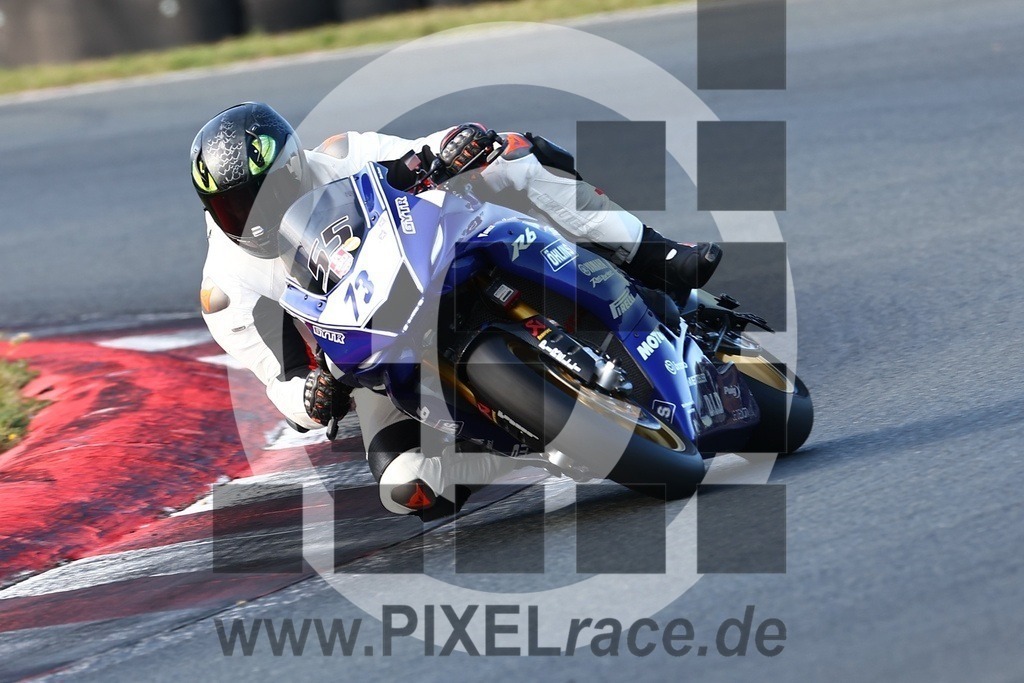 0055-20240915_07328 | Schöne Erinnerungen an spannende Momente - das festzuhalten ist unser Job. PIXELrace.de ist seit 2003 auf den Rennstrecken Europas unterwegs um die Action draußen beim Fahren und die wunderbare Stimmung imm Fahrerlager für euch einzufangen.