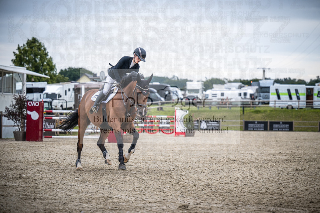 DOS_8485 | Entdecke hochwertige Reitturnierfotos von Foto Oger. Professionell, emotional und authentisch – jetzt Lieblingsmomente im Shop bestellen.Deutschlandweite Turnierfotografie. - Realisiert mit Pictrs.com