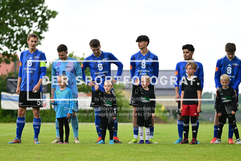Fußball I Herren I Saison 2024-2025 I Kreisliga I 25. Spieltag I FSV Bliedersdorf-Nottensdorf - VfL Güldenstern Stade II I 034381 | Der Sportfotograf. - Realisiert mit Pictrs.com