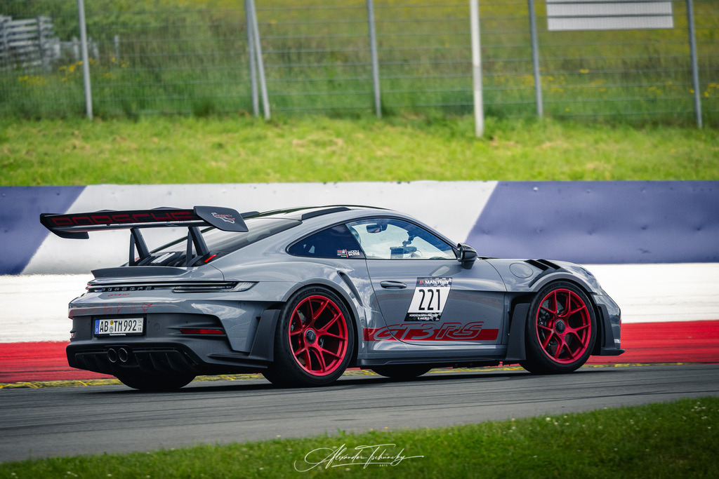 R6PZ2311 _Alexander Tschuncky | Entdecken Sie die faszinierende Welt von Alexander Tschuncky Arts: Kreative Fotografie, atemberaubende Automobilkunst und hochwertiger Bilderdruck. Lassen Sie sich inspirieren! - Realisiert mit Pictrs.com