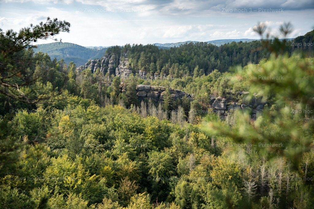 Grosser_Teichstein_Aussicht_E-Fluegel-Wand_Wald_Felswand | 2022-08-30_Waldbrandgebiete_1 - Realisiert mit Pictrs.com