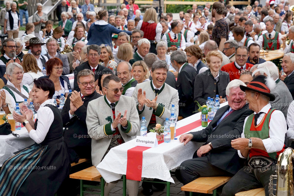 news-2023-Juni16-Bundesmusikfest-FELDMESSE-DSC06233 | Info aus dem Bezirk Reutte/Ausserfern Tirol sowie eine umfangreiche Bilddatenbank über die gesamte Region: Lechtal, Talkessel Reutte, Tannheimertal, Zwischentoren. Lech, Plansee, Zugspitze, Grenztunnel, B179, Fernpassstraße, Verkehr, Lawinen, Tradition, - Realisiert mit Pictrs.com