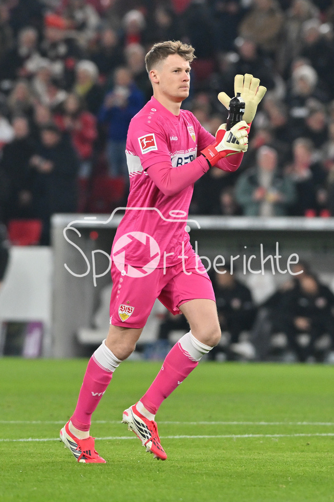 VfB Stuttgart - SG Eintracht Frankfurt | STUTTGART, GERMANY - 13. JANUARY: im Bild Alexander NUEBEL (VfB Stuttgart 33) / Einzelfoto / Freisteller während dem Bundesligamatch zwischen dem VfB Stuttgart und der SG Eintracht Frankfurt am 17. Spieltag in der MHP-Arena / DFL REGULATIONS PROHIBIT ANY USE OF PHOTOGRAPHS AS IMAGE SEQUENCES AND/OR QUASI-VIDEO
