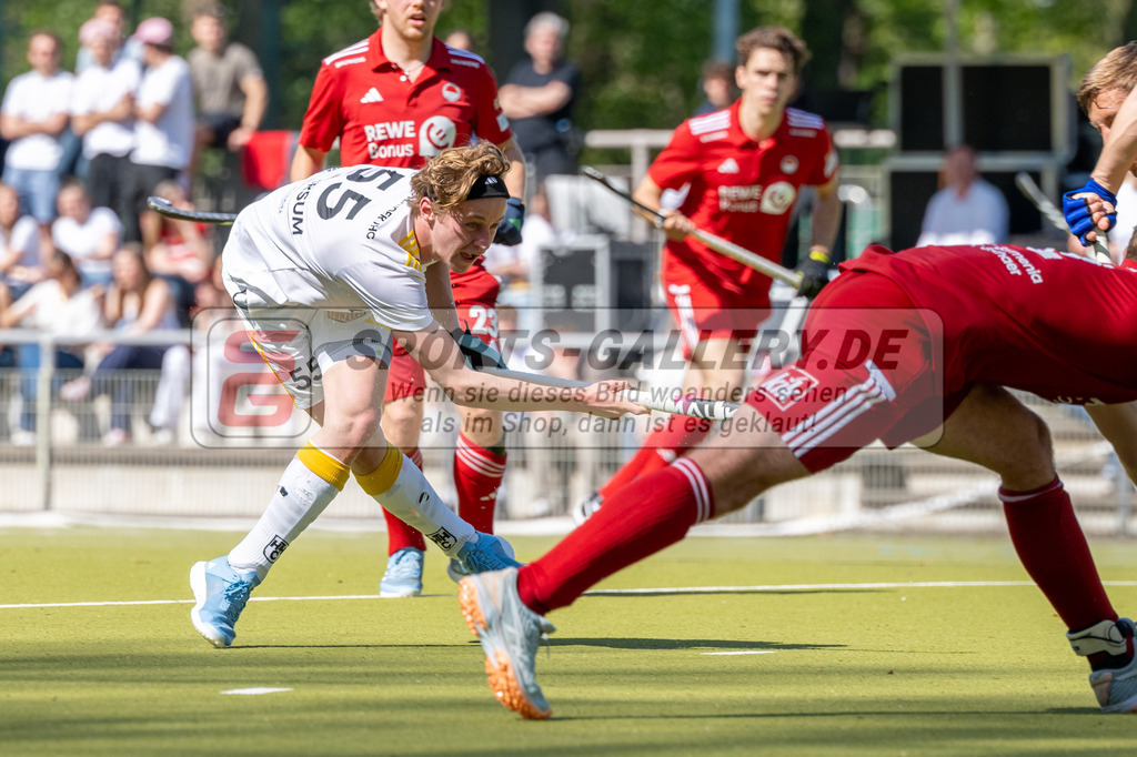 SFE_20250412_0064 | Köln, Deutschland, 12.04.2025:  Hockey 1. Bundesliga Herren Rot-Weiss Köln - Harvestehuder THC im KTHC Stadion Rot-Weiss Köln Tennis and Hockey Club am 12.04.2025 in Köln, Deutschland. (Foto von Stephan Fehrmann)Köln, Germany, 12.04.2025: Hockey 1. Bundesliga Herren Rot-Weiss Köln - Harvestehuder THC in KTHC Stadion Rot-Weiss Köln Tennis and Hockey Club at 12.04.2025 in Köln, Deutschland. (Foto from Stephan Fehrmann)