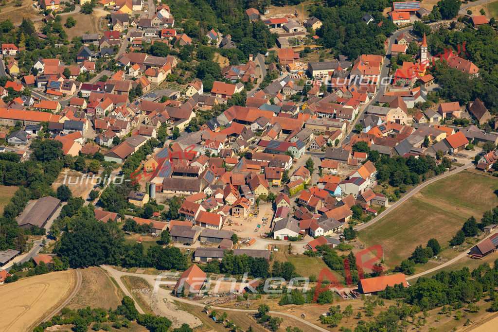 Aktuelles Luftbild von  Ippesheim - Die Luftaufnahme wurde 2022 mittels UL-Flugzeug erstellt ( keine Drohne ) - hochauflösende Kamera-Systeme von  Canon -Beste Qualität - Für grossformatige Ausdrucke geeignet. Die Geschenkidee !