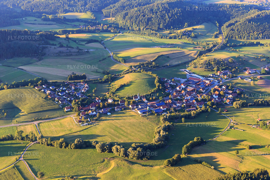 Luftbild: Ortsansicht von Süden im Ortsteil Mittelrot in Fichtenberg im Bundesland Baden-Württemberg in Deutschland. Foto: IMG_093650.jpg vom 22.08.2016 durch Werner Riehm/FLY-FOTO.de