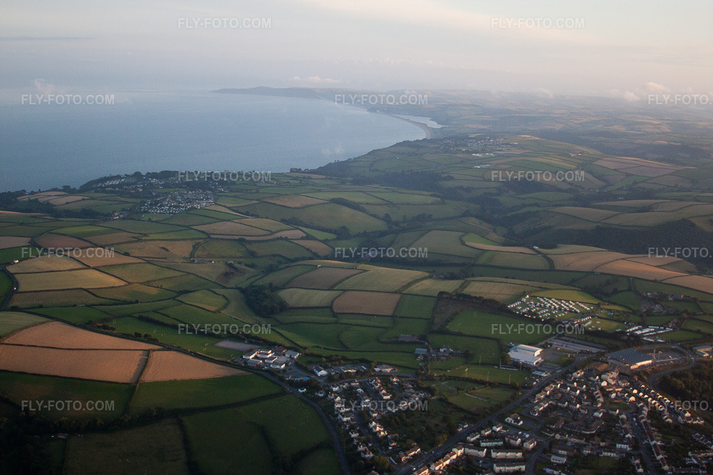 Aerial view: View of the town in Sandquay in the state England, Great Britain. – Photo: IMG_19847.jpg taken on 07/25/2009 by Werner Riehm/FLY-FOTO.com – Resolution of the original: 4752 x 3168 px