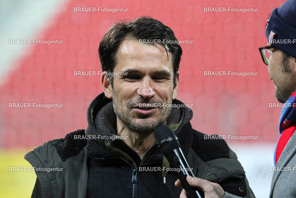 KFC Uerdingen - Ratingen 04/19 | Krefeld, Deutschland, 02.12.25 Ex-Spieler Markus Wedau (KFC Uerdingen) vor dem Oberliga Niederrhein Spiel zwischen KFC Uerdingen - Ratingen 04/19 im Krefelder Grotenburg Stadion am 02. Dezember 2025 in Krefeld (Foto von Ralph Görtz / Brauer-Fotoagentur)