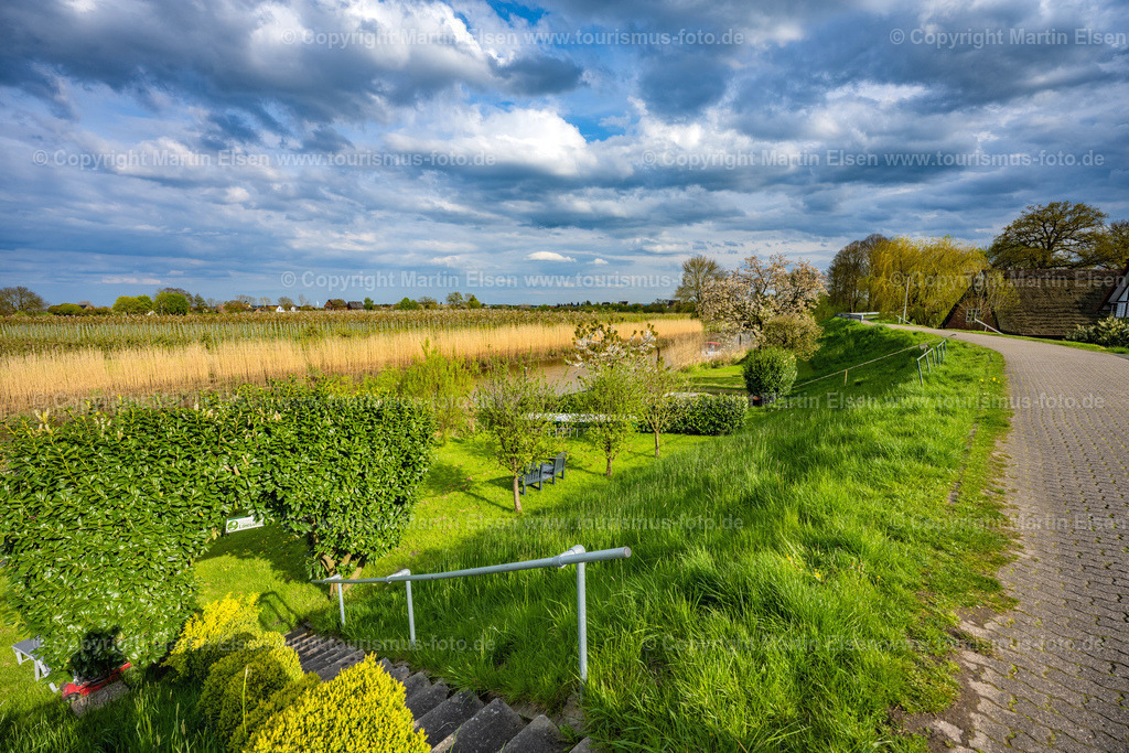 Lühe Deich Lühegarten_ELS_5121010523 | Fotos aus den Touristenorten aus Norddeutschland. - Realisiert mit Pictrs.com