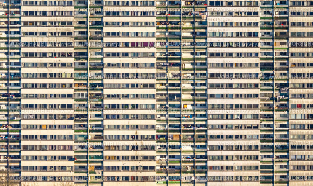 Duisburg241202319-2 | Luftbild, Die Weißen Riesen Hochhäuser Wohnpark Hochheide, Hochhaus-Wohnsiedlung, Fesnter und Balkone, Formen und Farben, Hochheide, Duisburg, Ruhrgebiet, Nordrhein-Westfalen, Deutschland
