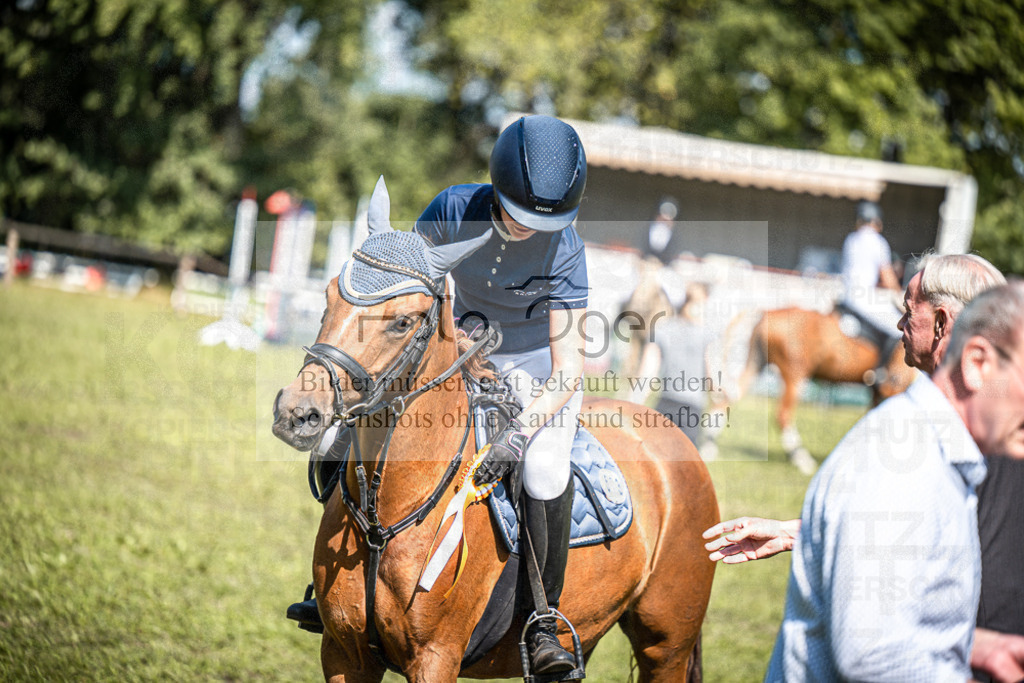 Z63_0003 | Entdecke hochwertige Reitturnierfotos von Foto Oger. Professionell, emotional und authentisch – jetzt Lieblingsmomente im Shop bestellen.Deutschlandweite Turnierfotografie. - Realisiert mit Pictrs.com