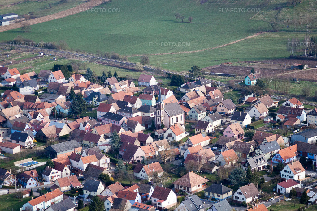 Aerial view: View of the town in Pfaffenhoffen in the state Bas-Rhin, France. – Photo: IMG_38655.jpg taken on 03/20/2011 by Werner Riehm/FLY-FOTO.com – Resolution of the original: 4752 x 3168 px
