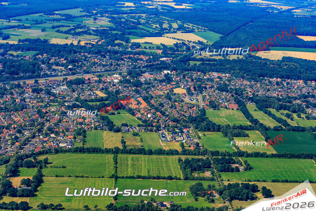 aktuelles Luftbild von  Hude - Luftaufnahme wurde 2018 von https://frankenair.de mittels Flugzeug (keine Drohne) erstellt.