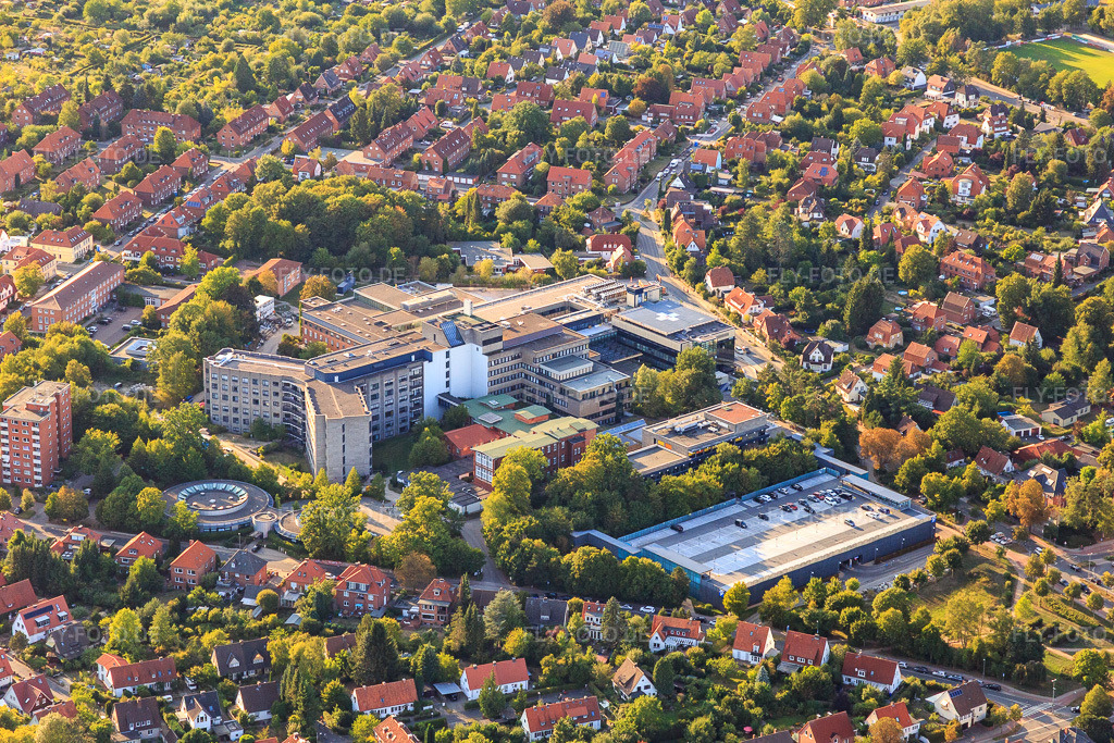 Luftbild: Städitsches Klinikum Lüneburg in Lüneburg im Bundesland Niedersachsen in Deutschland. Foto: IMG_110603.jpg vom 22.08.2018 durch Werner Riehm/FLY-FOTO.deklinikum-lueneburg.de