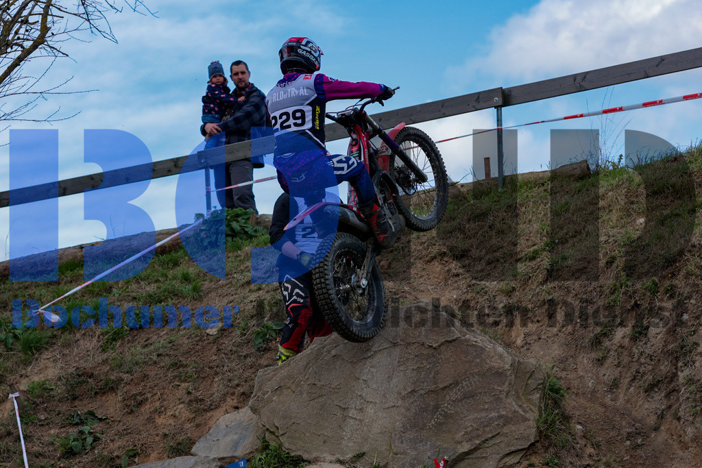 SES_DMTRIA20240929-52 | bond - Realisiert mit Pictrs.com