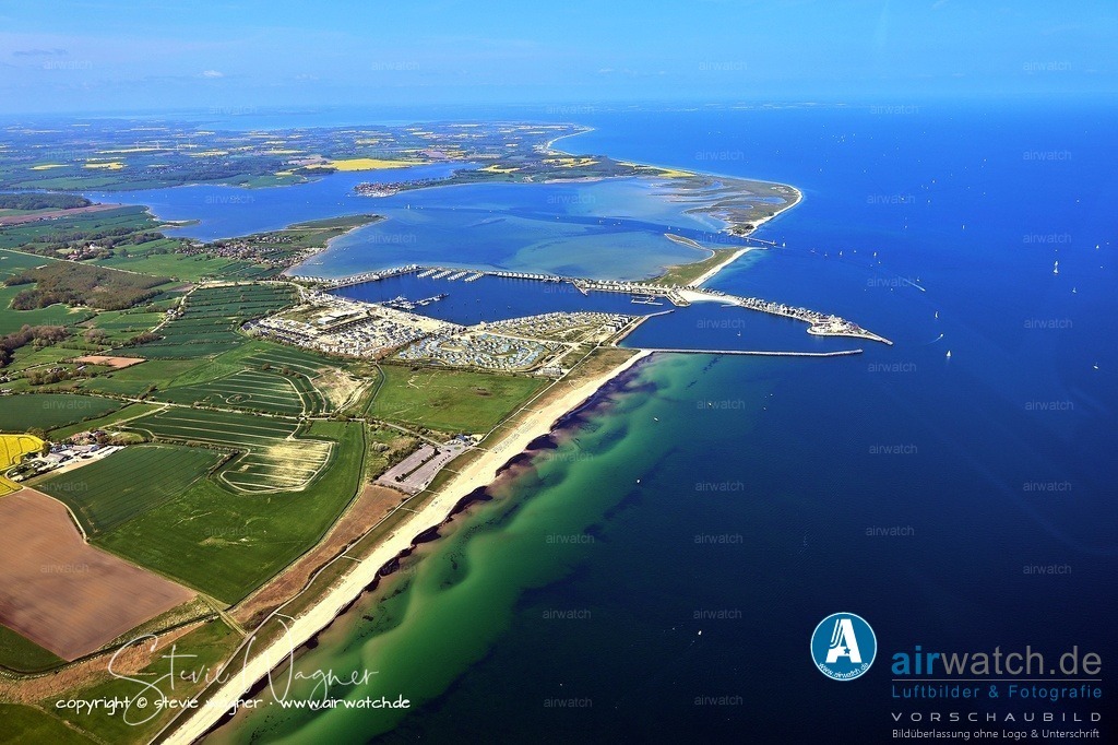 Luftbilder Ostseefjord Schlei, Maasholm, Port Olpenitz, Schleimünde | Seit 2015 wurden schwimmende Häuser errichtet, die 2016 erstmals in Deutschland ins Grundbuch eingetragen wurden. Der neue Yachthafen wurde 2016 eröffnet. Zudem ist seit November 2018 der Seenotrettungskreuzer der DGzRS „Fritz Knack“ in Olpenitz stationiert.